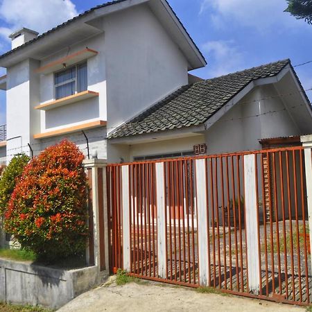 Dallil Putra Villa Lembang Ngoại thất bức ảnh