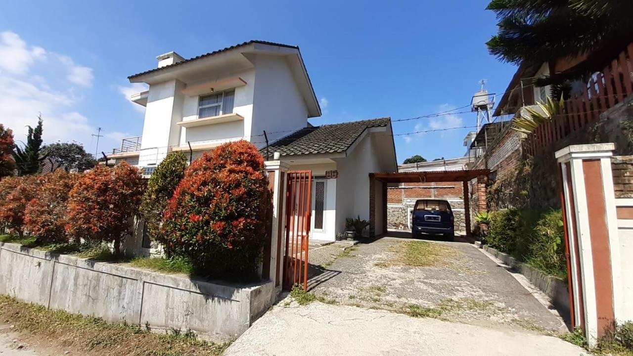 Dallil Putra Villa Lembang Ngoại thất bức ảnh