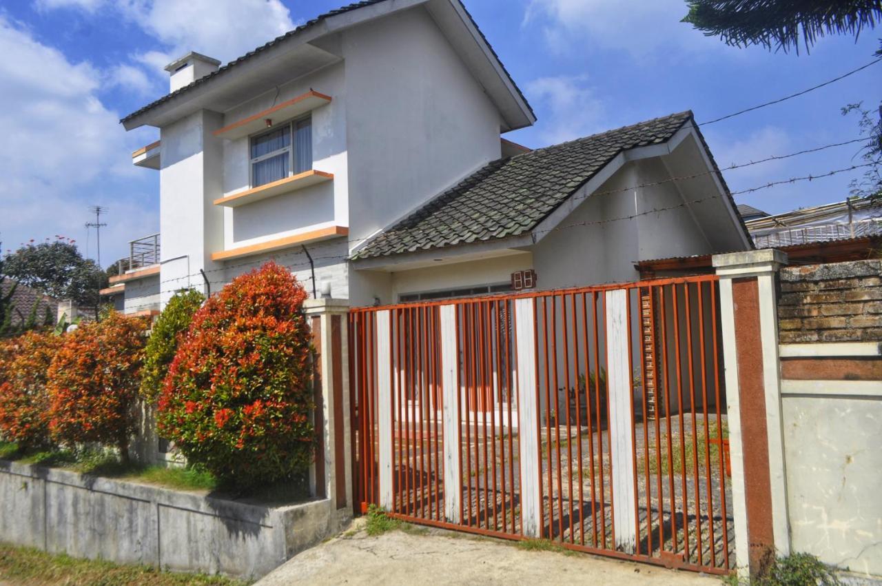 Dallil Putra Villa Lembang Ngoại thất bức ảnh
