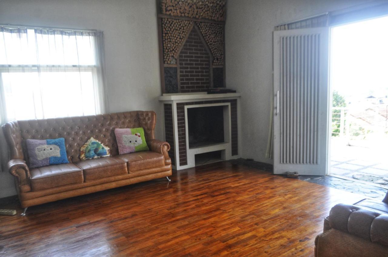 Dallil Putra Villa Lembang Ngoại thất bức ảnh