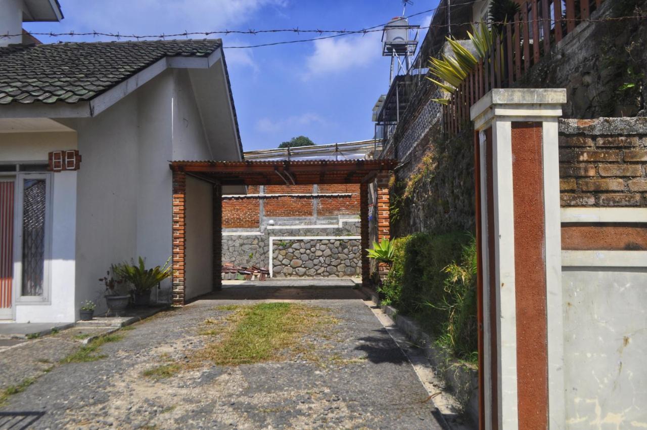 Dallil Putra Villa Lembang Ngoại thất bức ảnh