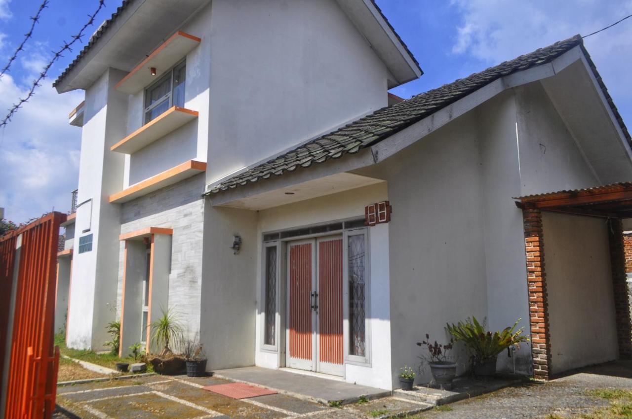 Dallil Putra Villa Lembang Ngoại thất bức ảnh